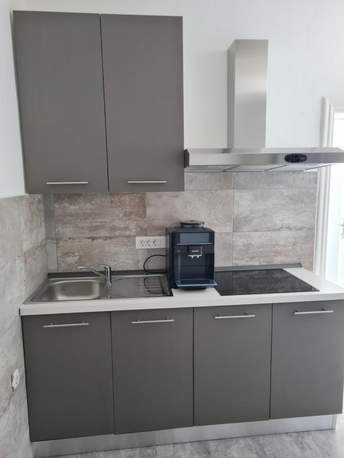 Charlene Apartment Karlobag Ngoại thất bức ảnh